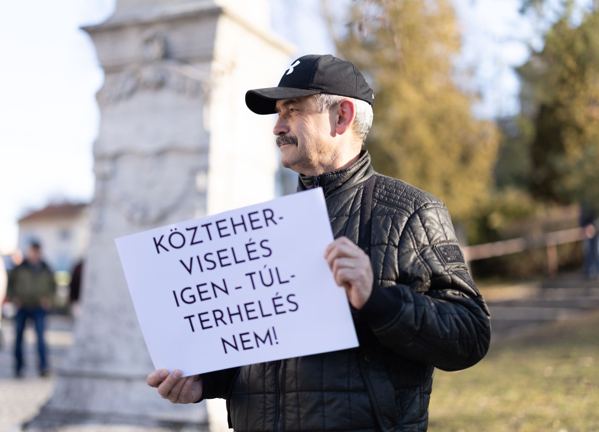 Székelyudvarhelyen is a megemelt adók ellen tüntettek Székelyudvarhelyen is a megemelt adók ellen tüntettek